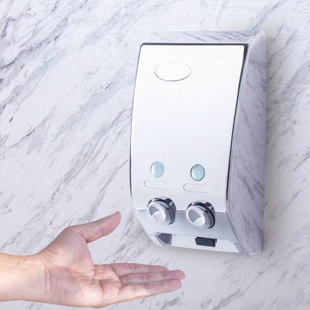 Запираемый дозатор мыла - дозатор для шампуня в ванную